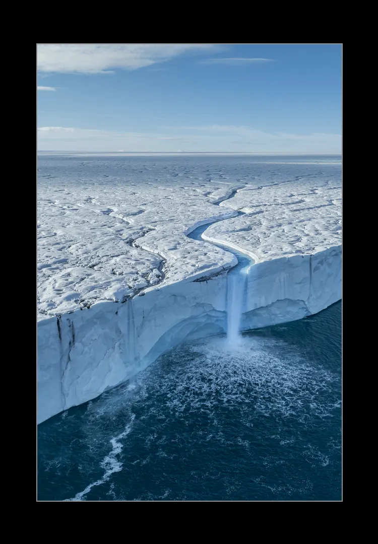 Arctic-Waterfalls.webp Arctic waterfalls - Imagen 1